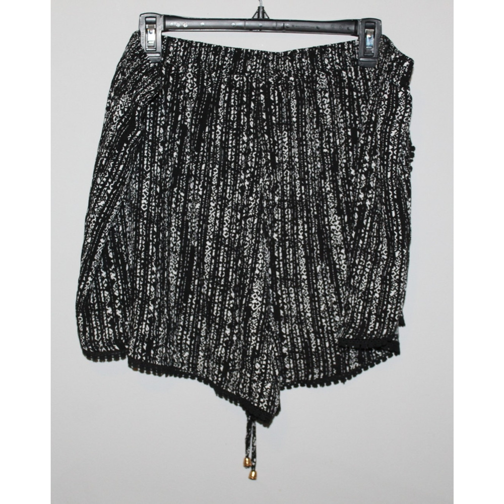 ✨2/$20 NWT City Chic Scoop Print Shorts Black Wht XL Women's Plus Size 22 Beachy - Picture 9 of 15
